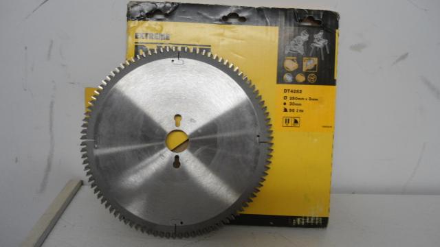 Ferramentas em Alfândega do Aeroporto de Lisboa