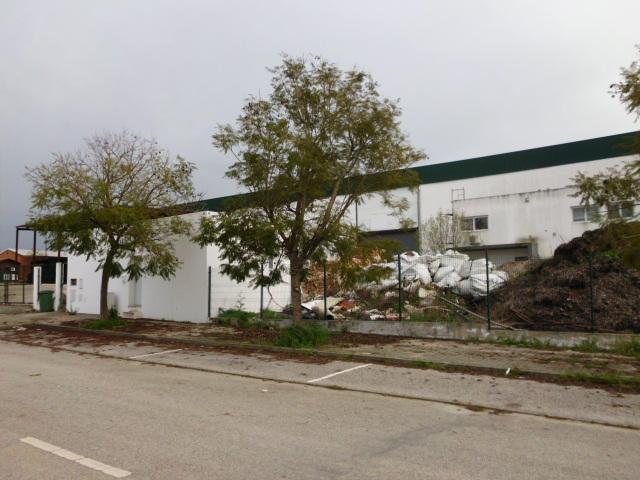Parque Industrial Quinta da Graciosa, Rua da Oliveira, lote 24, em Cuba, destinado a Armazém e atividades industriais, constituído por 2 pisos, com 12 divisões, com (Cuba) 4