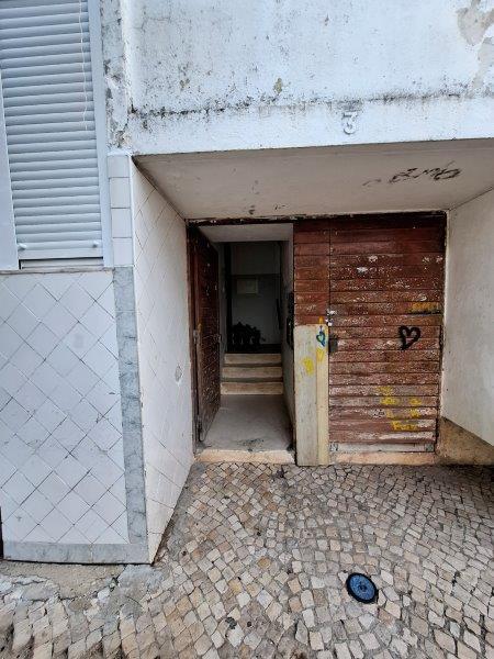 Rua casas Menino de Deus , bloco D , 1º E - Bairro Santa Maria da Urmeira - - 1675-003 Pontinha (Pontinha e Famões) 4