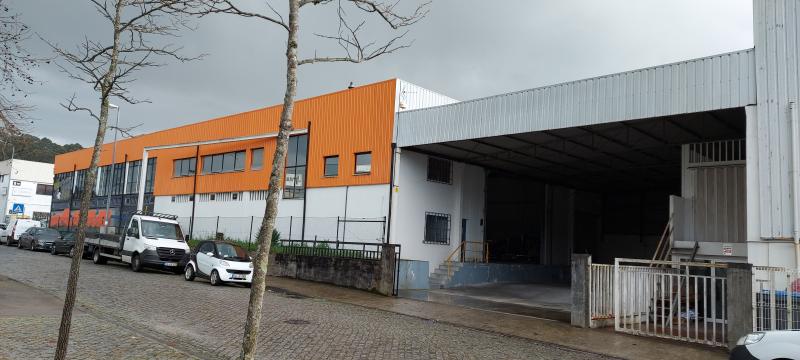 Zona Industrial da Maia - Zona I - Maia, com área total de 1.100 m² e valor patrimonial tributário de € 700.899,50 (Castêlo da Maia) 3