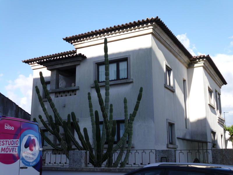 Rua José Espregueira, Viana do Castelo, composto de casa de cave, rés-do-chão, 1º andar, garagem, anexo e logradouro, descrito na Conservatória do registo predial de Vina do Castelo sob o nº 709 de Santa Maria Maior (Santa Maria Maior e Monserrate e Meadela) 3