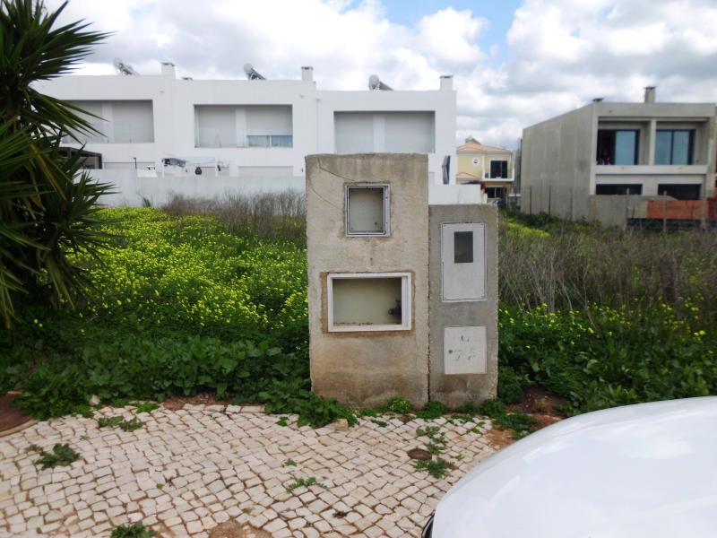 Pedreira, denominado Barrada, Lote 75, 8300-149 Silves, com a área Total de 168,0 m2, área de implantação do edifício de 100,0 m2, área bruta de construção de 200,0 m2 e área bruta dependente de 100,0 m2 (Silves) 2
